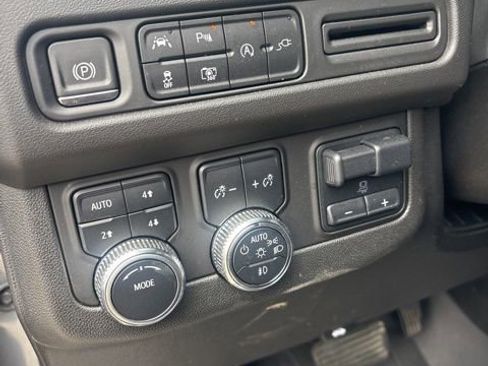 Used 2022 GMC Yukon SLT w/ SLT Luxury Package image 23