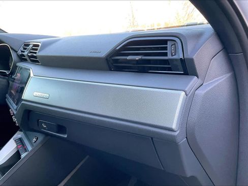 Used 2022 Audi Q3 2.0T Premium w/ Convenience Package image 17