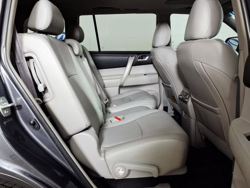 Used 2013 Toyota Highlander SE FWD image 11