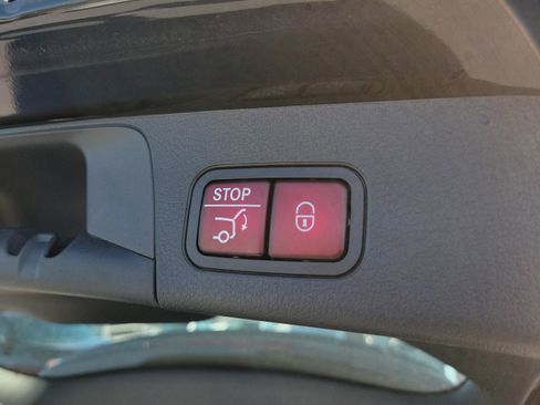 New 2025 Mercedes-Benz GLB 35 AMG 4MATIC image 32