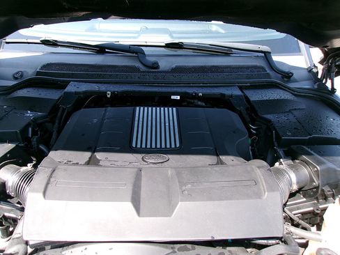 Used 2016 Land Rover LR4 HSE image 9