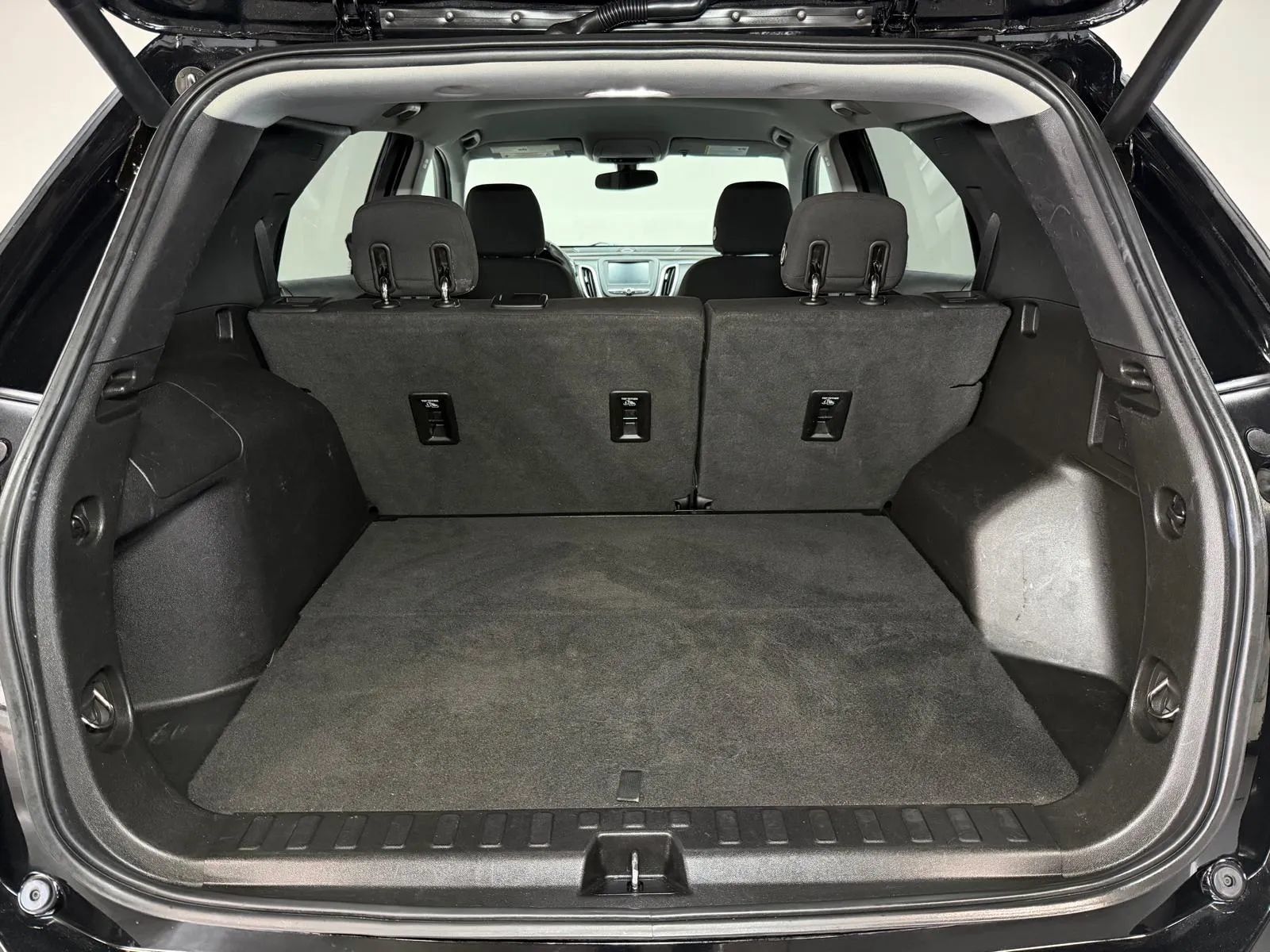 Used 2018 Chevrolet Equinox LT FWD image 14