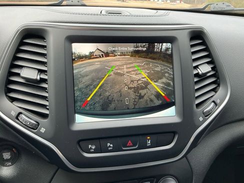 Used 2023 Jeep Cherokee Altitude Lux image 19