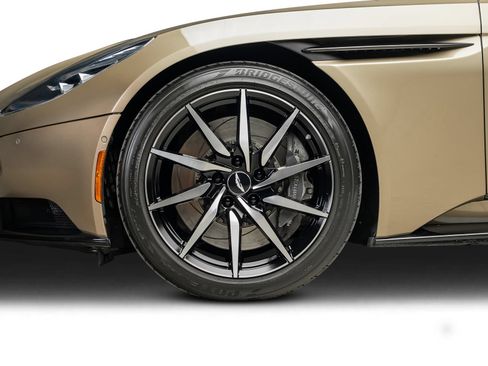 Used 2018 Aston Martin DB11 V12 RWD image 19