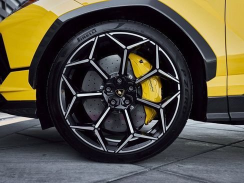 Used 2024 Lamborghini Urus Performante image 3