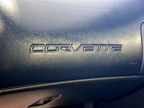 Used 2005 Chevrolet Corvette Convertible w/ Preferred Equipment Group image 27