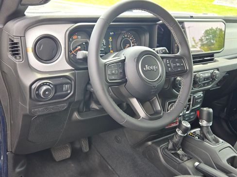 Used 2025 Jeep Wrangler Unlimited Sport AWD/4WD image 19