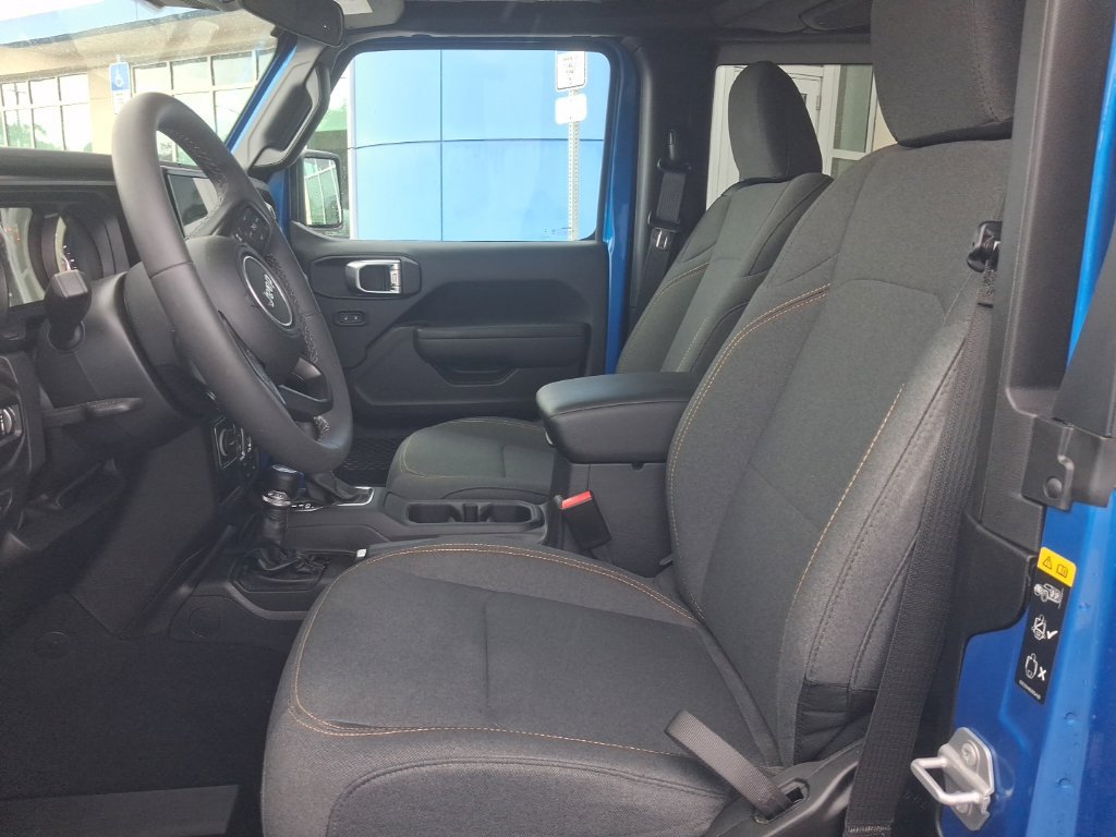 Used 2025 Jeep Wrangler Sport AWD/4WD image 20