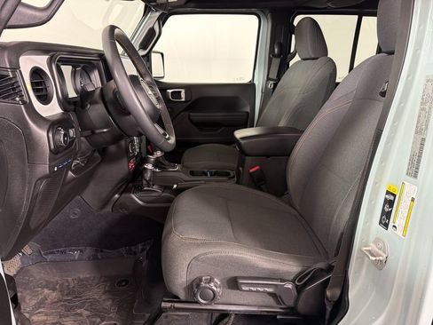 Used 2024 Jeep Wrangler Unlimited AWD/4WD image 17