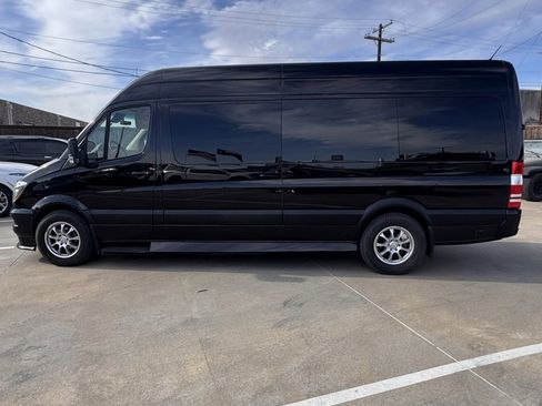 Used 2018 Mercedes-Benz Sprinter 3500 image 4