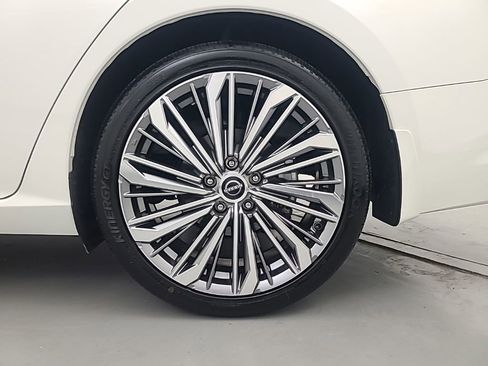 Used 2025 Nissan Altima 2.5 SL FWD image 10