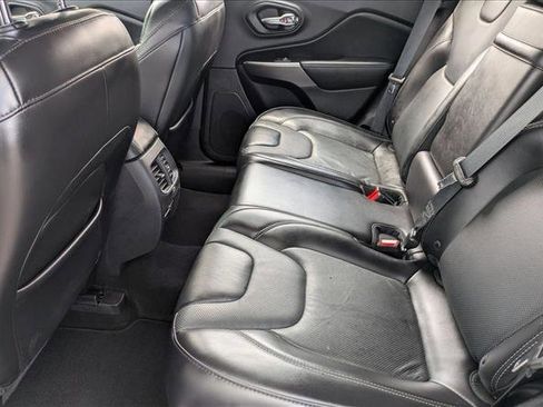 Used 2019 Jeep Cherokee Limited image 17