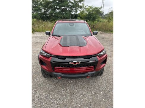 Used 2026 Chevrolet Colorado ZR2 w/ Technology Package AWD/4WD image 12