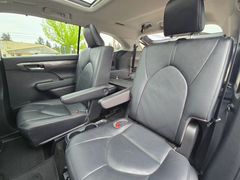 Used 2023 Toyota Highlander Platinum AWD/4WD image 17