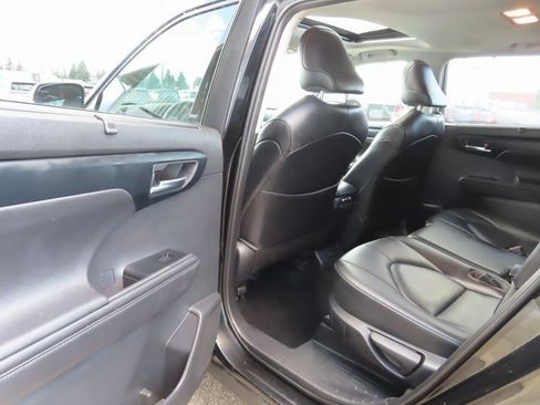 Used 2020 Toyota Highlander XLE image 20