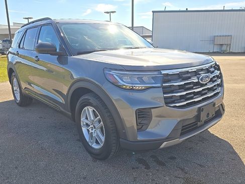 New 2026 Ford Explorer Active RWD image 8