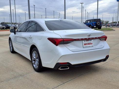 Used 2019 Toyota Avalon XLE image 2