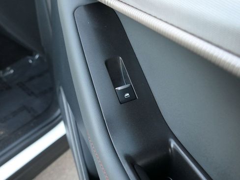 Used 2025 Ford Explorer Active w/ Active Comfort Package image 28