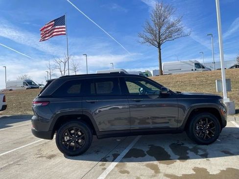 New 2026 Jeep Grand Cherokee Altitude AWD/4WD image 7