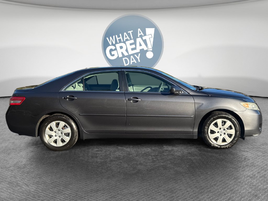 Used 2011 Toyota Camry LE FWD image 2