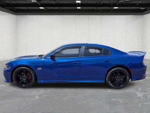 Used 2019 Dodge Charger R/T w/ Blacktop Package RWD image 2