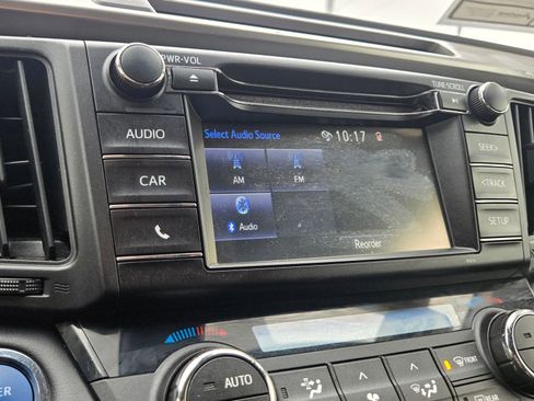 Used 2018 Toyota RAV4 LE w/ Carpet Mat Package AWD/4WD image 20