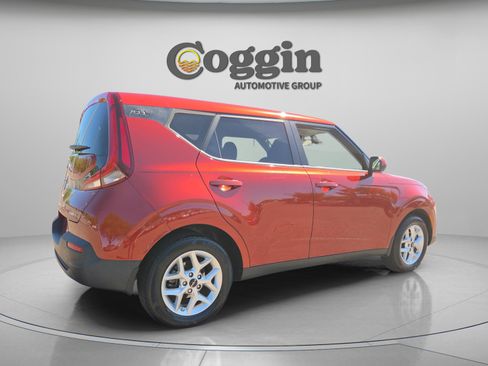 Used 2022 Kia Soul LX w/ Technology Package image 4