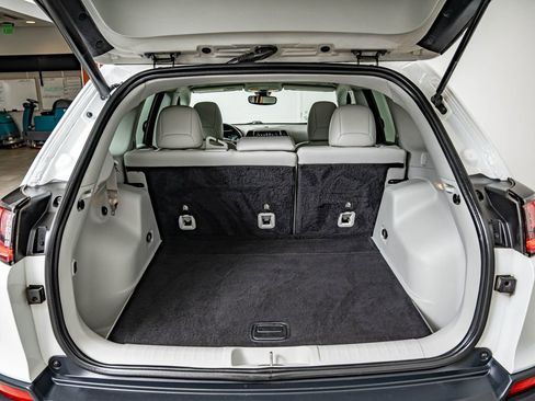 Used 2019 Jeep Cherokee Limited FWD image 37
