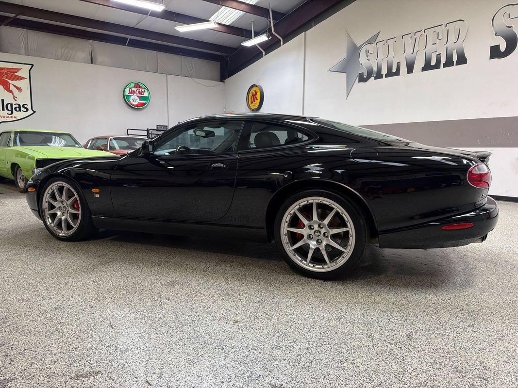 Used 2005 Jaguar XK8 Coupe RWD image 4