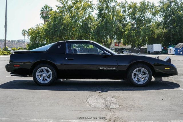 Used 1992 Pontiac Firebird Formula RWD image 9