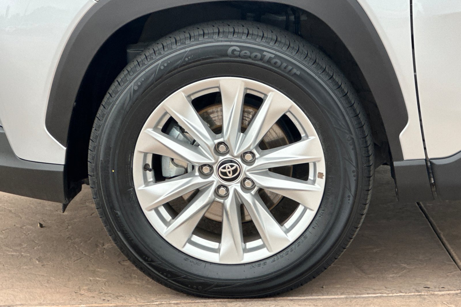 Certified 2025 Toyota Corolla Cross LE FWD image 33