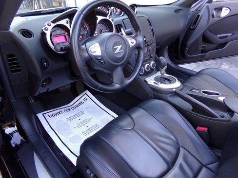Used 2019 Nissan 370Z Roadster image 17