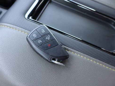 Used 2022 Chevrolet Silverado 1500 ZR2 w/ Technology Package image 38