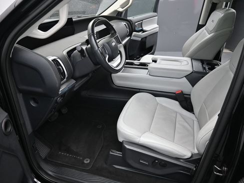Used 2025 Ford Expedition Max Platinum AWD/4WD image 11