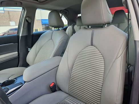 Used 2018 Toyota Camry SE w/ Moonroof Package image 24