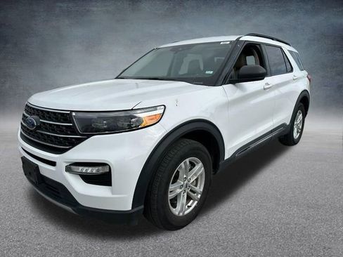 Used 2023 Ford Explorer XLT w/ Equipment Group 202A image 8