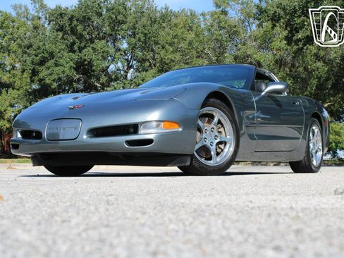 Used 2004 Chevrolet Corvette Coupe w/ Preferred Equipment Group RWD image 27
