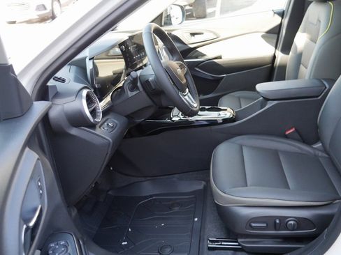 New 2026 Chevrolet Trax ACTIV w/ Sunroof Package FWD image 8
