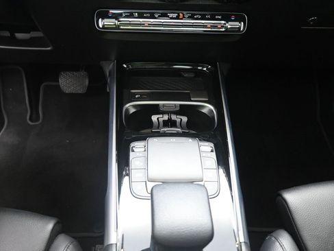 Used 2021 Mercedes-Benz GLB 250 w/ Premium Package image 13