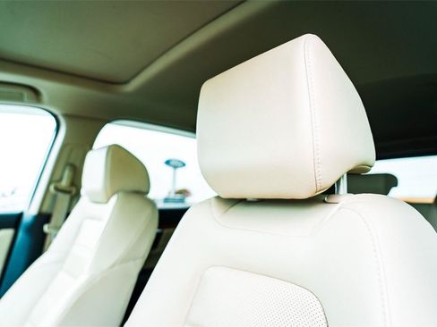 Used 2018 Honda CR-V Touring image 8