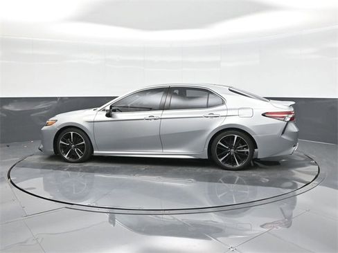 Certified 2018 Toyota Camry XSE image 5