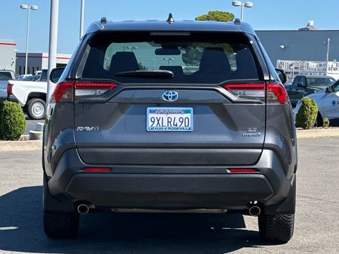 Used 2019 Toyota RAV4 LE AWD/4WD image 8
