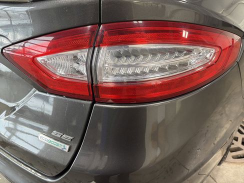 Used 2016 Ford Fusion SE w/ Equipment Group 201A image 11