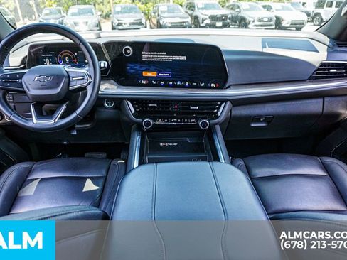 Used 2025 Chevrolet Suburban Z71 AWD/4WD image 28