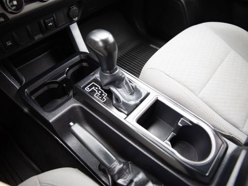 Used 2020 Toyota Tacoma SR AWD/4WD image 15