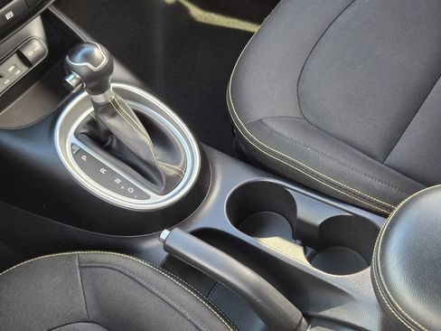 Used 2015 Kia Soul + image 22