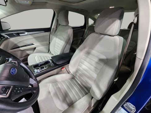 Used 2018 Ford Fusion SE w/ Fusion SE Technology Package image 14