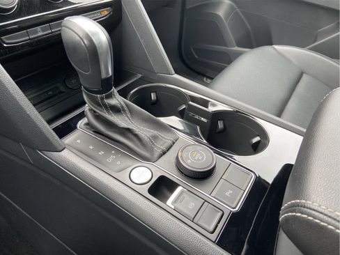 Used 2022 Volkswagen Atlas Cross Sport SEL R-Line image 65