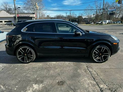 Used 2020 Porsche Cayenne w/ Premium Package image 6