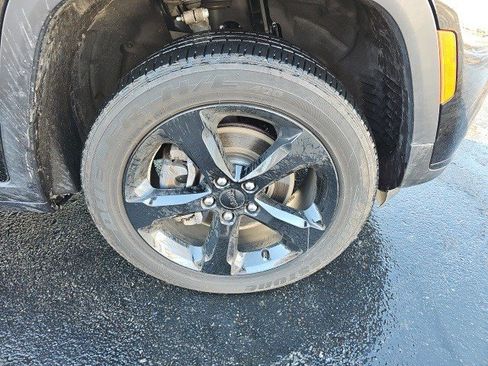 Used 2023 Jeep Grand Cherokee L Altitude image 10